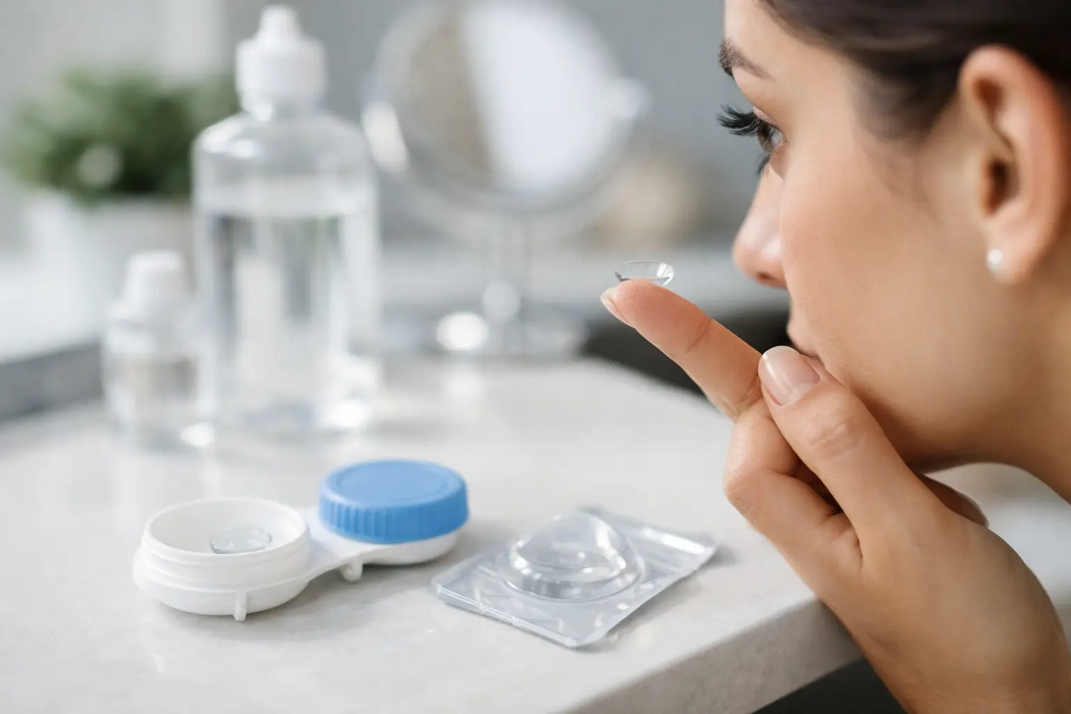When Do Contact Lenses Expire? What to Check